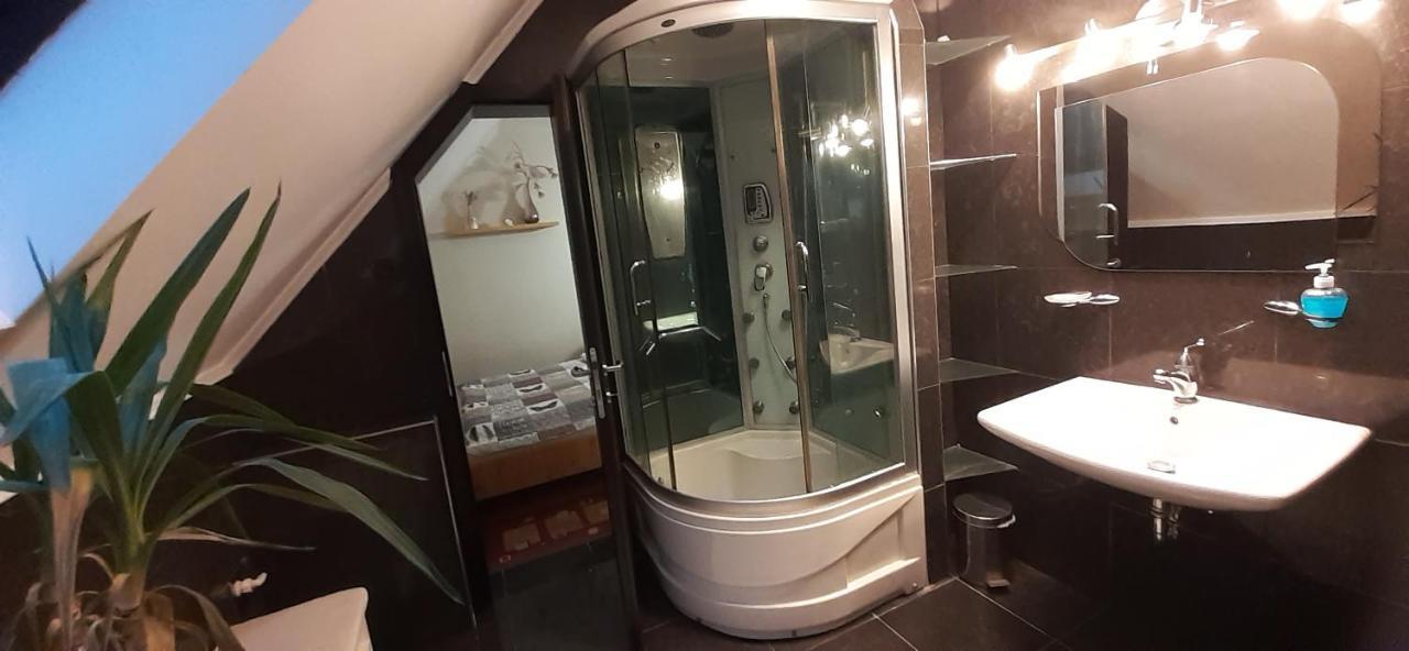Oazis Apartmanhaz ไฮจ์ดุสโซบอสโล ภายนอก รูปภาพ