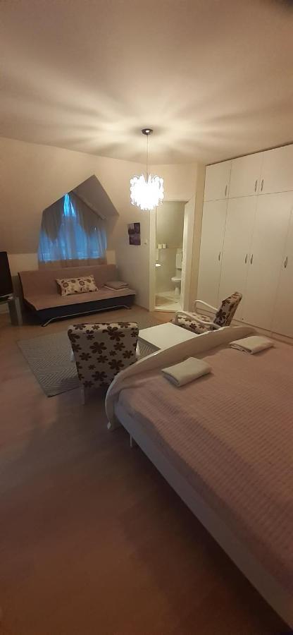 Oazis Apartmanhaz ไฮจ์ดุสโซบอสโล ภายนอก รูปภาพ