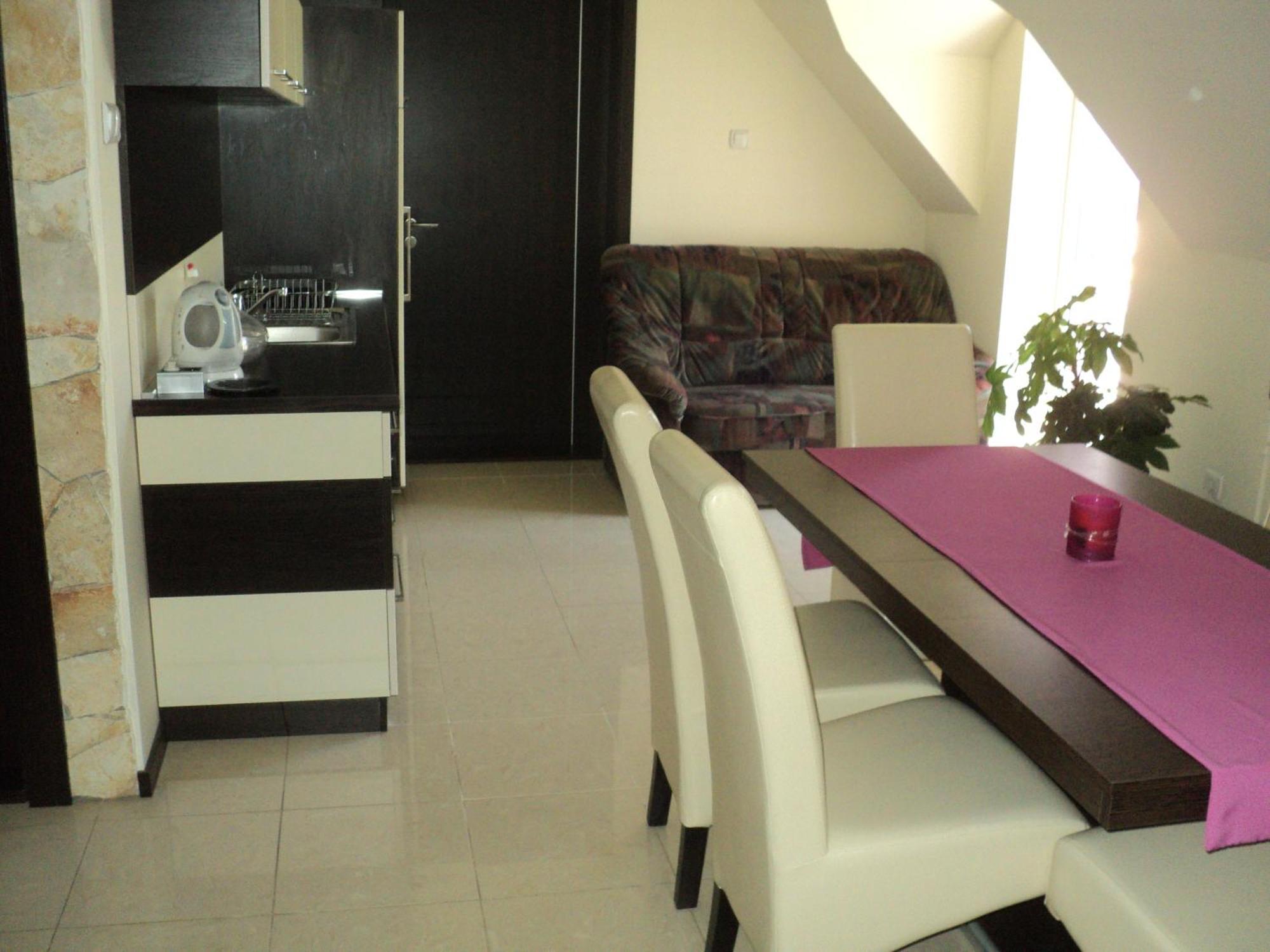 Oazis Apartmanhaz ไฮจ์ดุสโซบอสโล ภายนอก รูปภาพ