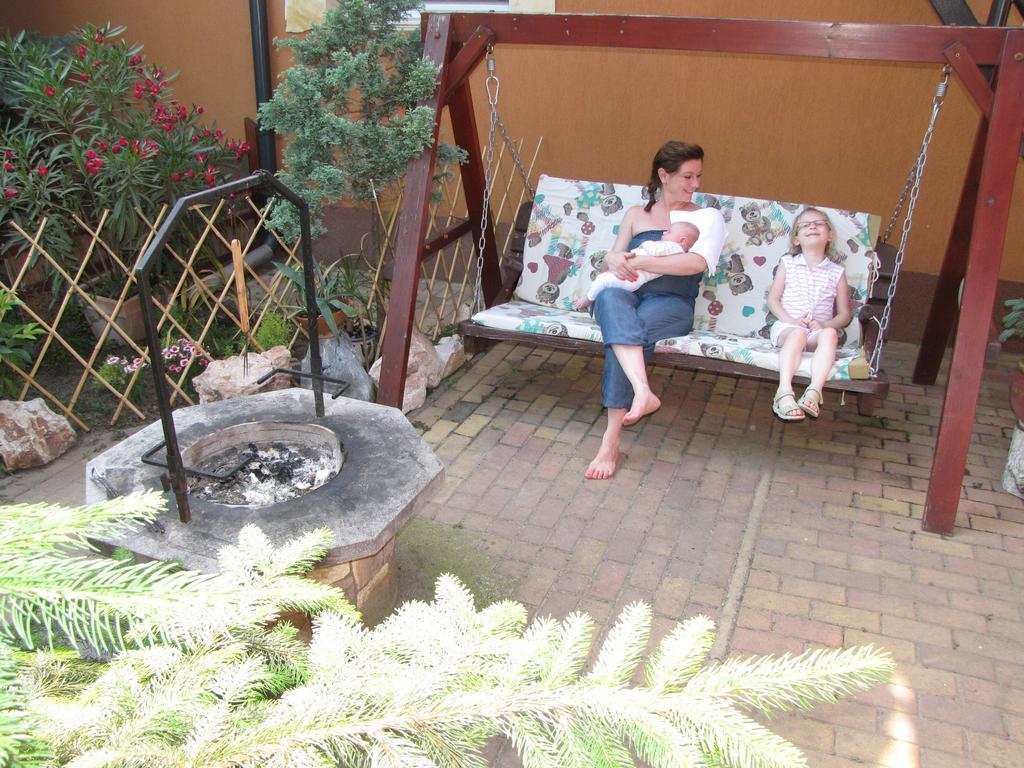 Oazis Apartmanhaz ไฮจ์ดุสโซบอสโล ภายนอก รูปภาพ